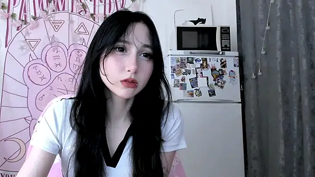 Snapshot of Holy420lolii chatting on March 21, 6:00 pm Holy420lolii online show from March 21, 6:00 pm