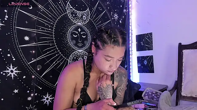 Eva Lee  online show from October 16, 9:10 am