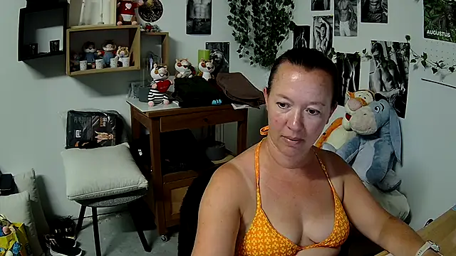 Snapshot of AnyaKrey@xh chatting on August 4, 11:13 am AnyaKreyxh online show from August 4, 11:13 am