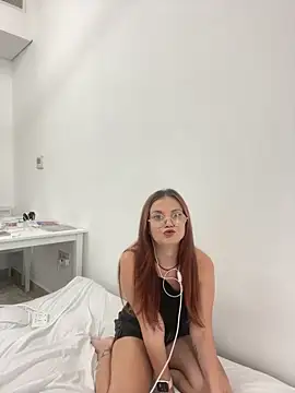 lovebellagrey online show from May 9, 12:32 pm