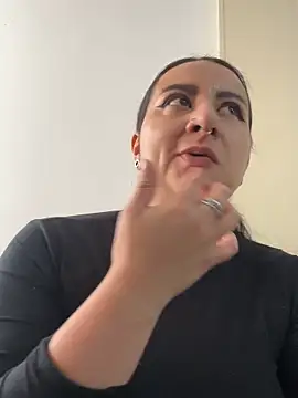 Abril Luv online show from February 23, 1:19 pm