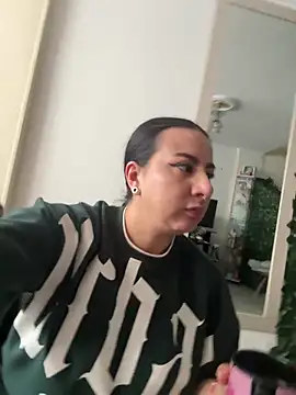 Abril Luv online show from March 3, 1:28 pm