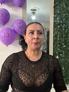 Abril Luv online show from May 8, 1:27 pm