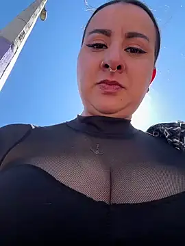 Abril Luv online show from May 9, 2:11 pm