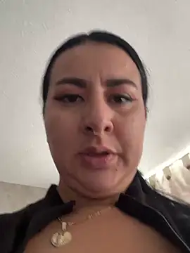 Abril Luv online show from May 15, 2:35 pm