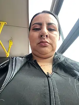 Abril Luv online show from May 21, 12:01 pm