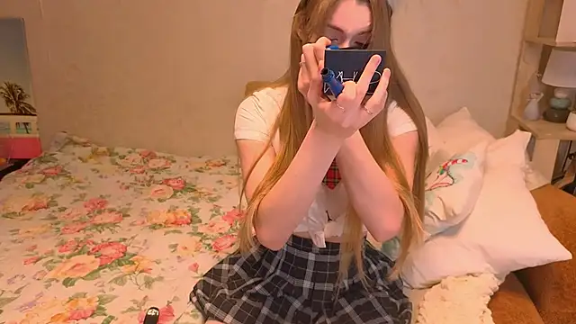 ShyBerryNelly online show from June 7, 1:10 am