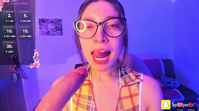 Snapshot of Spit_queen chatting on April 29, 2:21 pm Spit queen online show from April 29, 2:21 pm