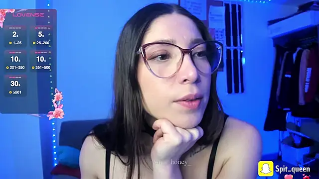 Snapshot of Spit_queen chatting on May 19, 1:39 pm Spit queen online show from May 19, 1:39 pm