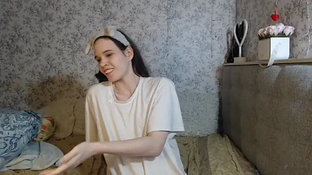 Snapshot of Nicole-Petite chatting on January 26, 4:20 am Nicole-Petite online show from January 26, 4:20 am
