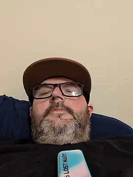 Snapshot of Louis504z chatting on April 6, 6:25 am Louis504z online show from April 6, 6:25 am