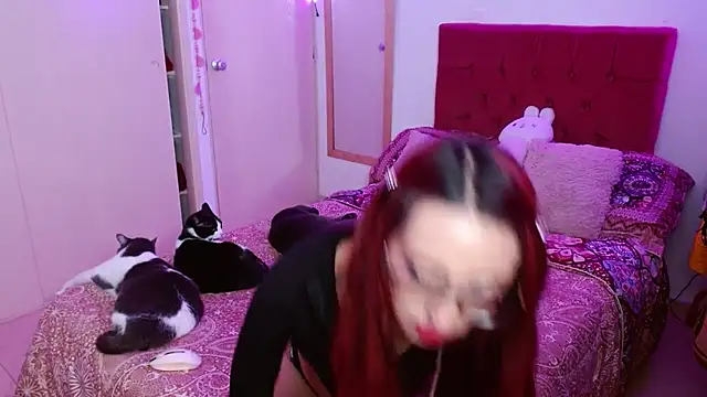 alisseallie online show from May 1, 2:49 am