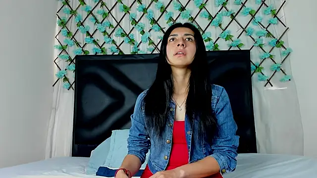Snapshot of EmmaWilliamss chatting on February 8, 4:36 pm EmmaWilliamss online show from February 8, 4:36 pm