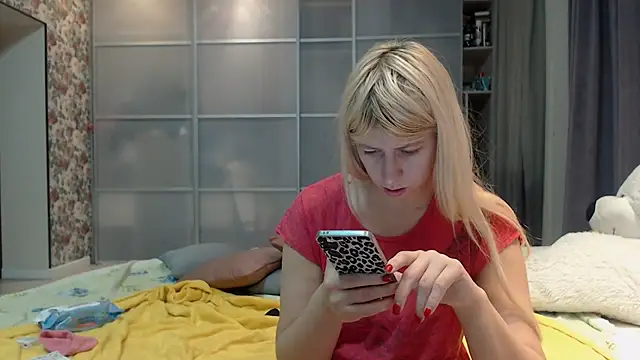 KyliePag online show from December 15, 7:45 am