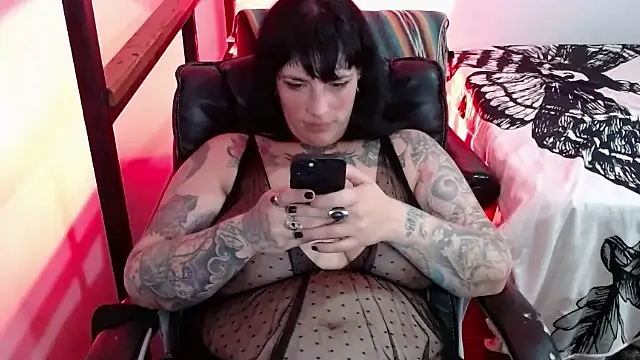 Snapshot of VampGirl1 chatting on January 12, 4:50 pm VampGirl1 online show from January 12, 4:50 pm
