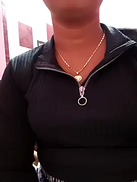 ANGE-MOU online show from February 1, 2:58 am