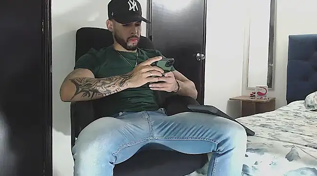 danielconor 26 online show from December 28, 12:04 am