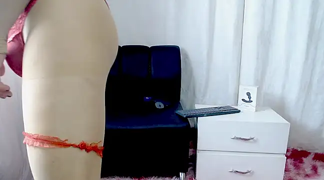 Snapshot of Astrid__V_ chatting on February 18, 4:05 pm Astrid V online show from February 18, 4:05 pm