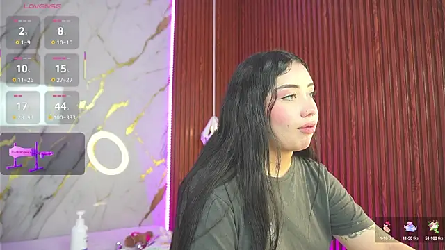 Snapshot of haylie_ chatting on March 21, 8:50 am haylie online show from March 21, 8:50 am