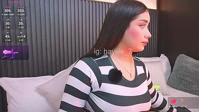 Snapshot of haylie_ chatting on February 24, 4:54 am haylie online show from February 24, 4:54 am