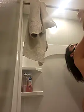 Snapshot of lofibunni chatting on February 15, 3:25 am lofibunni online show from February 15, 3:25 am