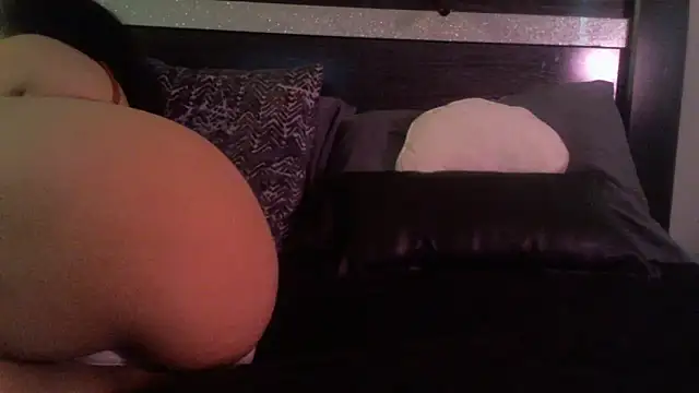 Snapshot of lofibunni chatting on April 4, 8:39 pm lofibunni online show from April 4, 8:39 pm