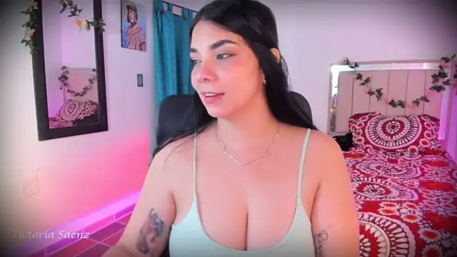 victoriaasaenz  online show from February 11, 12:15 am