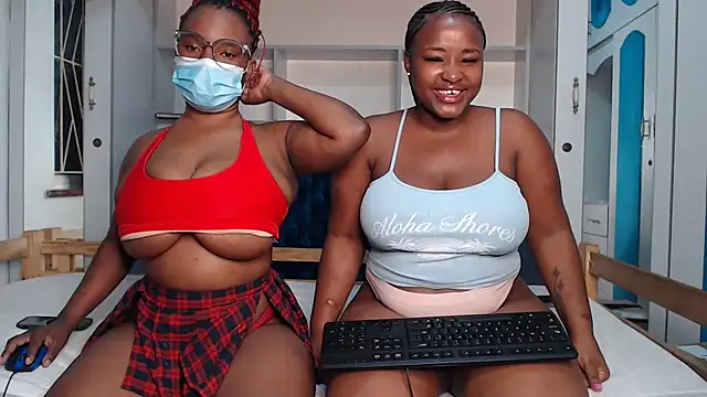 Snapshot of SexyAmeena2002 chatting on January 14, 9:31 pm SexyAmeena2002 online show from January 14, 9:31 pm