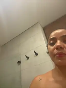 Snapshot of Mariecurl chatting on December 14, 5:51 am Mariecurl online show from December 14, 5:51 am