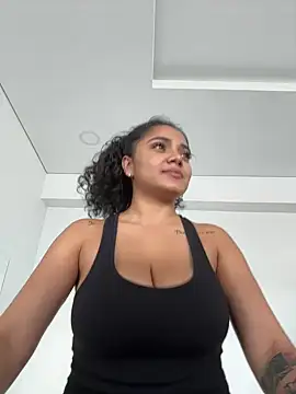 Snapshot of Mariecurl chatting on December 21, 3:31 pm Mariecurl online show from December 21, 3:31 pm