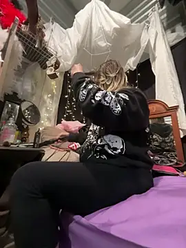 Snapshot of SummerBlueMoon chatting on January 7, 3:31 am SummerBlueMoon online show from January 7, 3:31 am