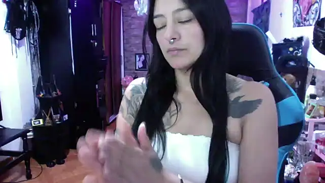 AngelaQueen  online show from May 18, 4:46 pm