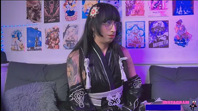snowblack  online show from May 8, 4:34 pm