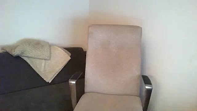 OliverO online show from February 12, 10:10 am