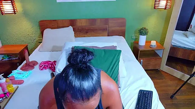 dannaahbrown online show from March 27, 2:28 pm