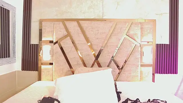 Snapshot of Athenea_Mills chatting on October 4, 6:50 pm Athenea Mills online show from October 4, 6:50 pm