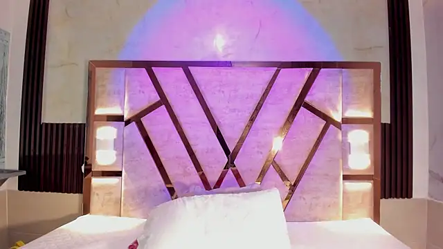 Athenea Mills online show from December 16, 6:57 pm