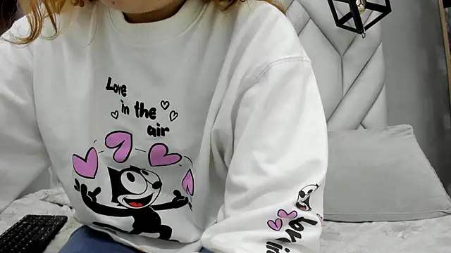 SakuraLee  online show from January 25, 8:00 pm