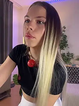 Snapshot of KittyKatyDream chatting on February 3, 4:31 pm KittyKatyDream online show from February 3, 4:31 pm