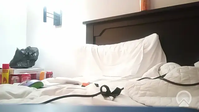 Snapshot of JunkieLiLMethWhore chatting on October 15, 5:51 am JunkieLiLMethWhore online show from October 15, 5:51 am