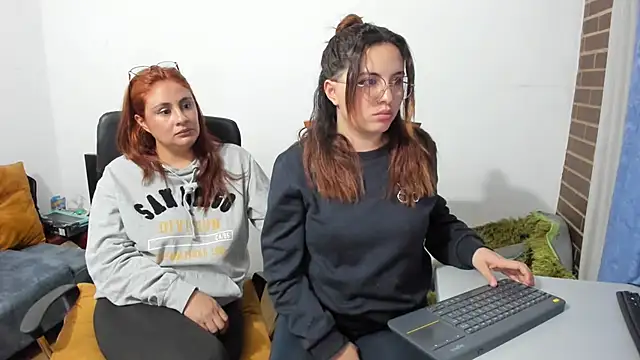  girls on fire  online show from March 7, 2:36 am