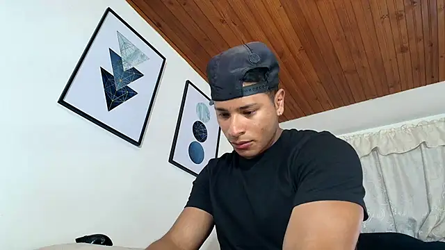 Snapshot of sam_her chatting on October 24, 9:11 pm sam her online show from October 24, 9:11 pm