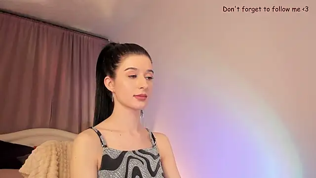 LauraCoy online show from February 6, 11:48 pm