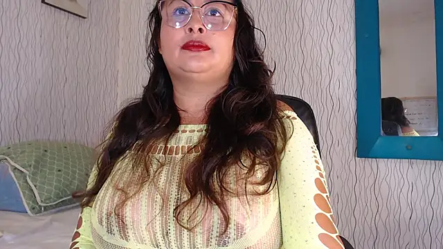 NadiaWhite online show from October 4, 11:52 am