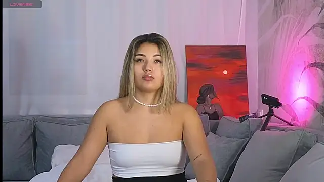 lily  foster online show from December 13, 2:21 am