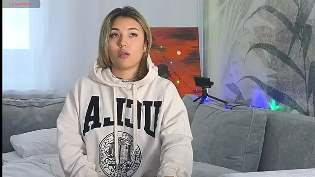 lily  foster online show from December 25, 9:34 am