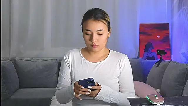 lily  foster online show from February 12, 7:02 pm