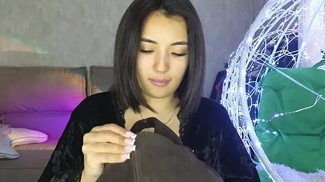 lily  foster online show from November 17, 11:16 am