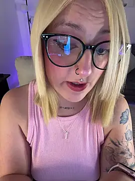 Snapshot of Megan_lu2 chatting on April 7, 5:19 am Megan lu2 online show from April 7, 5:19 am