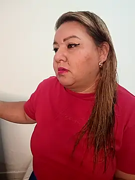 Snapshot of HORNY_MATURE25 chatting on February 4, 1:22 am HORNY MATURE25 online show from February 4, 1:22 am